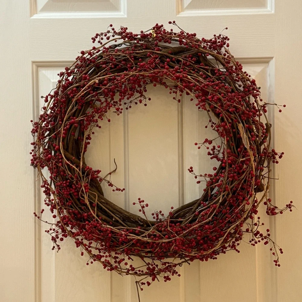 RED BERRY WREATH: